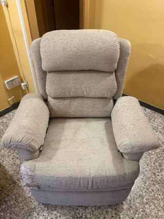 Sillón de tela beige