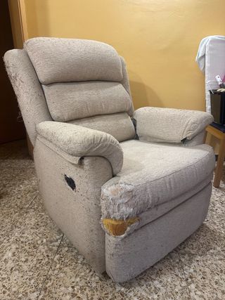 Sillón de tela beige