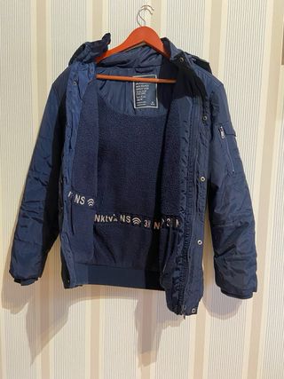 Cazadora infantil con capucha azul. Talla 16