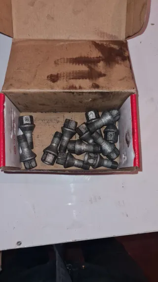 Bulloni Alfa romeo mito