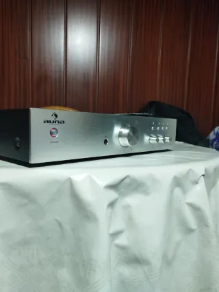Amplificador auna plata y negro