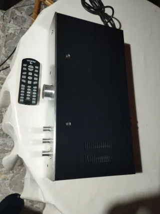 Amplificador auna plata y negro