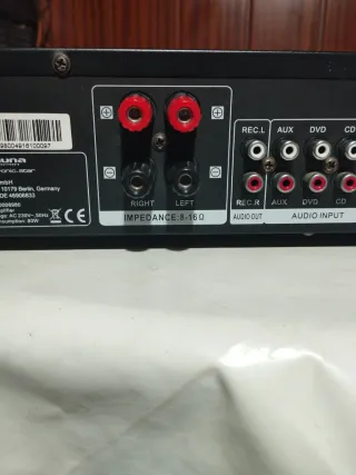 Amplificador auna plata y negro