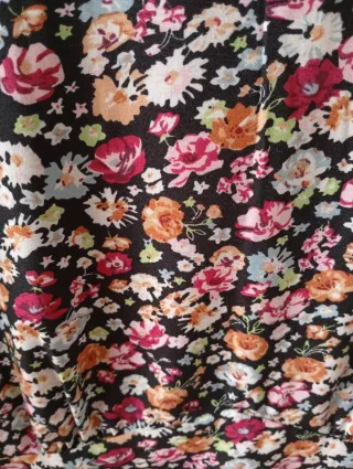 Vestido floral negro talla S