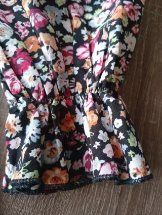 Vestido floral negro talla S