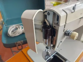 Máquina de coser Sigma Zig-Zag antigua