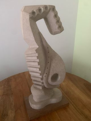 Escultura de piedra tallada a mano