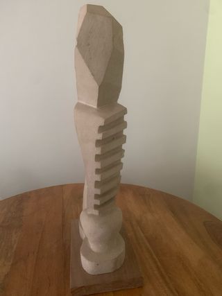 Escultura de piedra tallada a mano