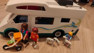 Playmobil caravana con figuras y perros