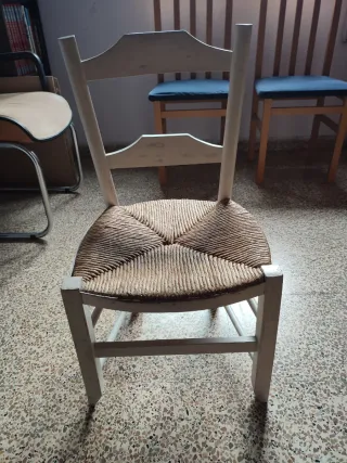 Silla pequeña de enea. Negociable.