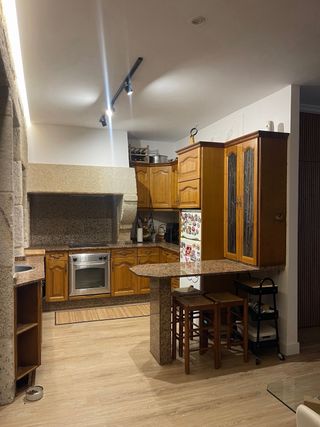 Cocina completa de madera maciza y granito