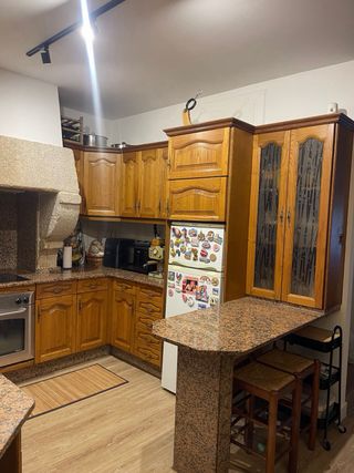 Cocina completa de madera maciza y granito