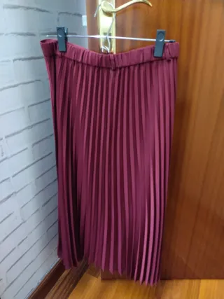 Falda de tablas granate nueva con etiqueta