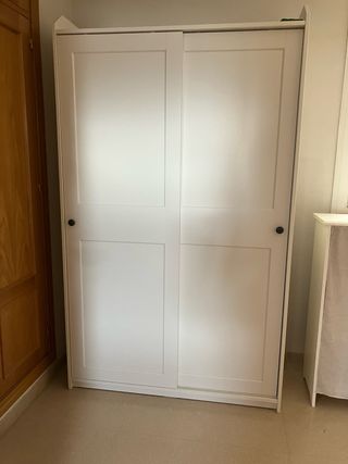 Armario Blanco Ikea modelo Hauga.