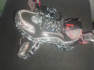 Zapatillas deportivas negras y multicolor