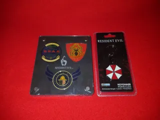 Resident Evil Set Insignias y Llavero.