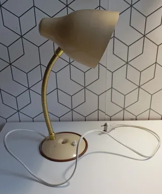 Lámpara de escritorio vintage beige y dorada