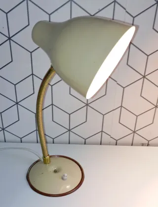 Lámpara de escritorio vintage beige y dorada