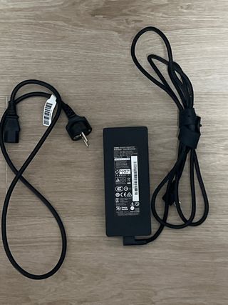 Cargador Portátil Razer 230W