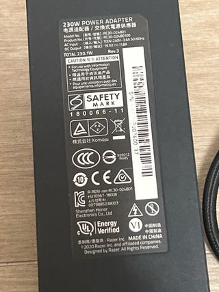 Cargador Portátil Razer 230W