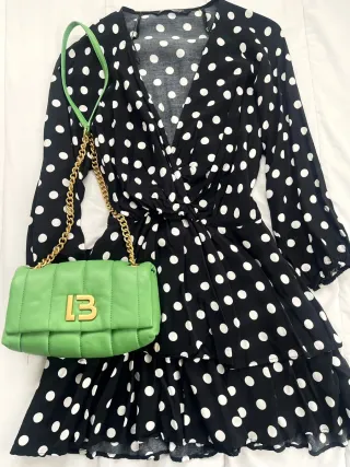 Vestido volantes manga larga lunares blanco negro