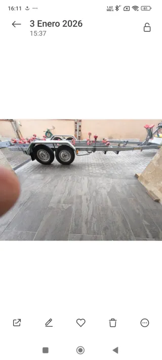 Remolque náutico basculante con cabrestante