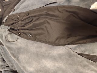 Abrigo porteo Wombat & Co negro