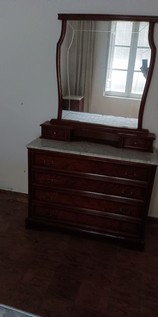 Conjunto dormitorio clásico, precio a convenir.