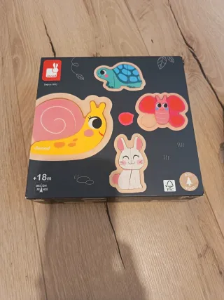 Juguetes educativos de madera para +18 meses.