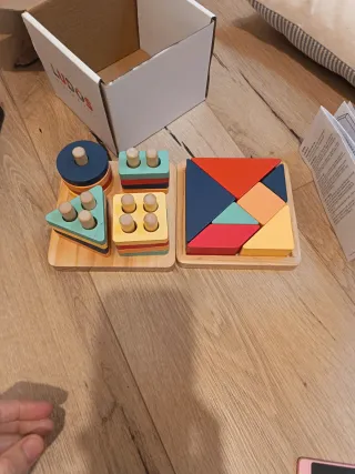 Juguetes educativos de madera para +18 meses.