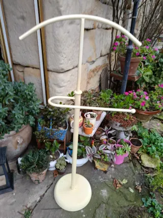 Galán de noche de hierro beige