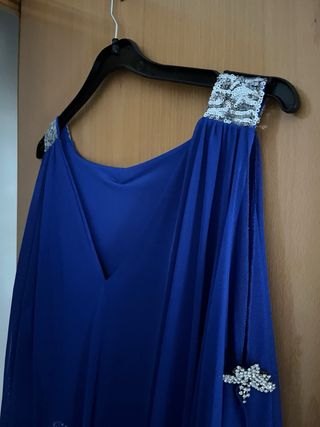 Vestido fiesta azul con detalles plateados