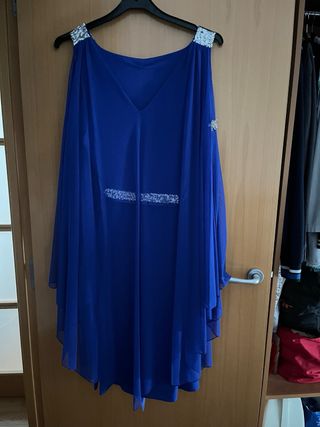 Vestido fiesta azul con detalles plateados