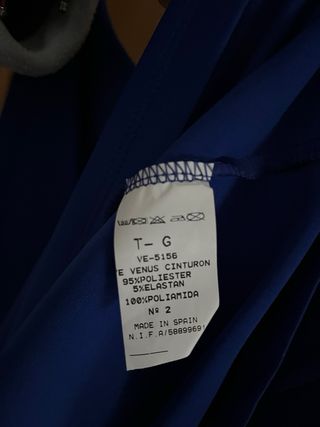 Vestido fiesta azul con detalles plateados