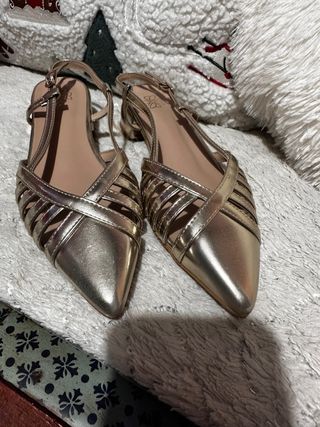 Zapatos dorados mujer destalonados elegantes