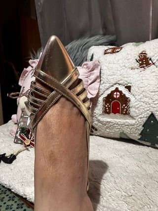 Zapatos dorados mujer destalonados elegantes