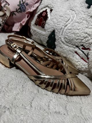 Zapatos dorados mujer destalonados elegantes