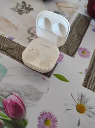 Estuche  carga Samsung Buds  SRM 510  Blanco.