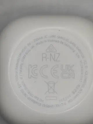 Estuche  carga Samsung Buds  SRM 510  Blanco.