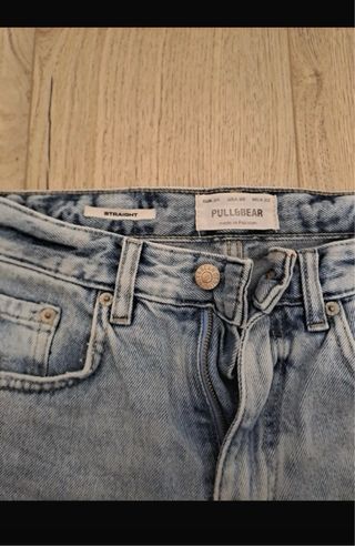 Pantalón vaquero corto desgastado