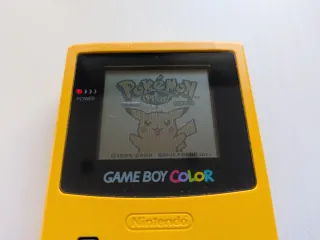 Nintendo Game Boy Color Amarilla + Lupa