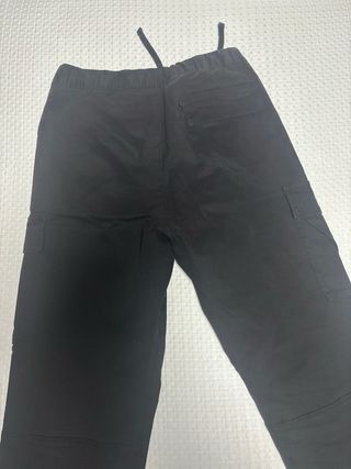 Pantalón cargo negro