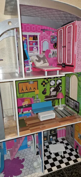 Casa de muñecas de madera