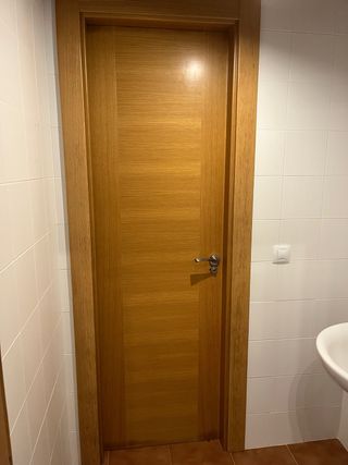 Puerta chapada de roble