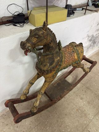 Caballo balancín de madera