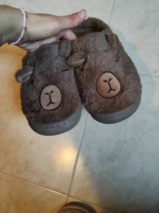 Zapatillas Capibara Talla 38-39 (Nuevas)