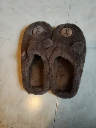 Zapatillas Capibara Talla 38-39 (Nuevas)