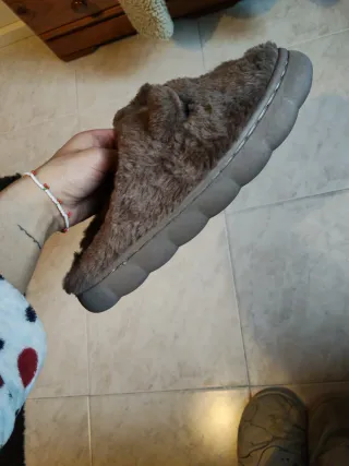 Zapatillas Capibara Talla 38-39 (Nuevas)