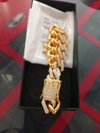 Esclava de eslabones cubanos