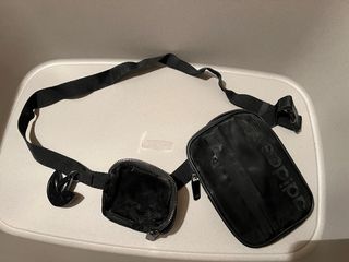 Riñonera Adidas negra con 2 bolsillos